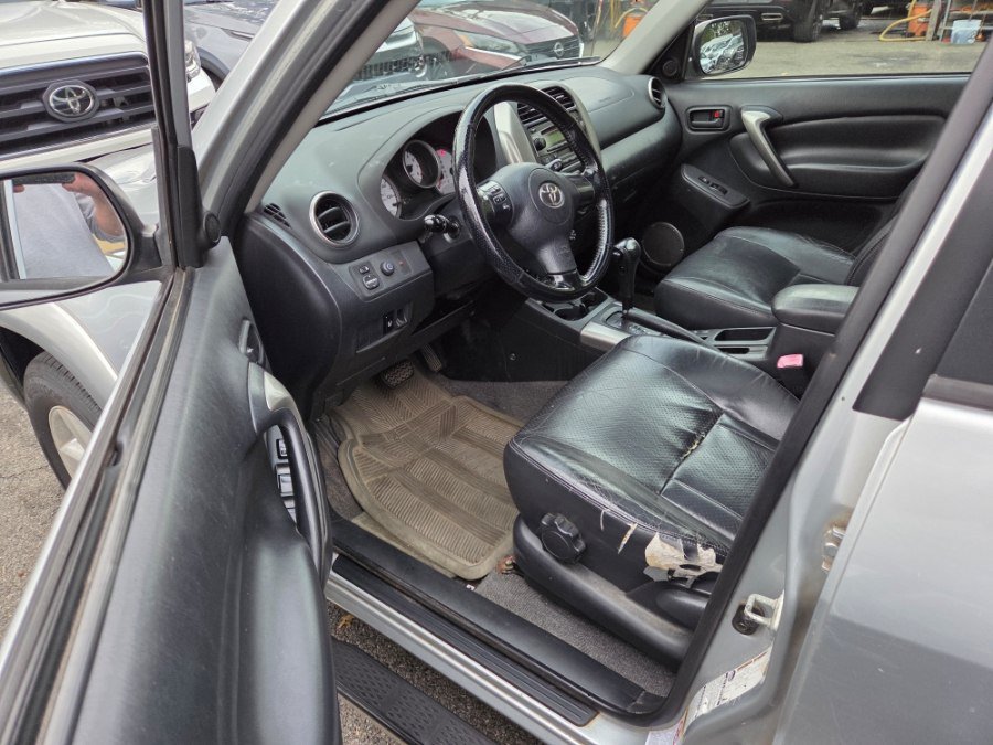 Used 2005 Toyota RAV4 4WD image 10