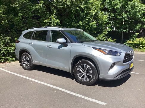 Certified 2025 Toyota Highlander XLE AWD/4WD image 7