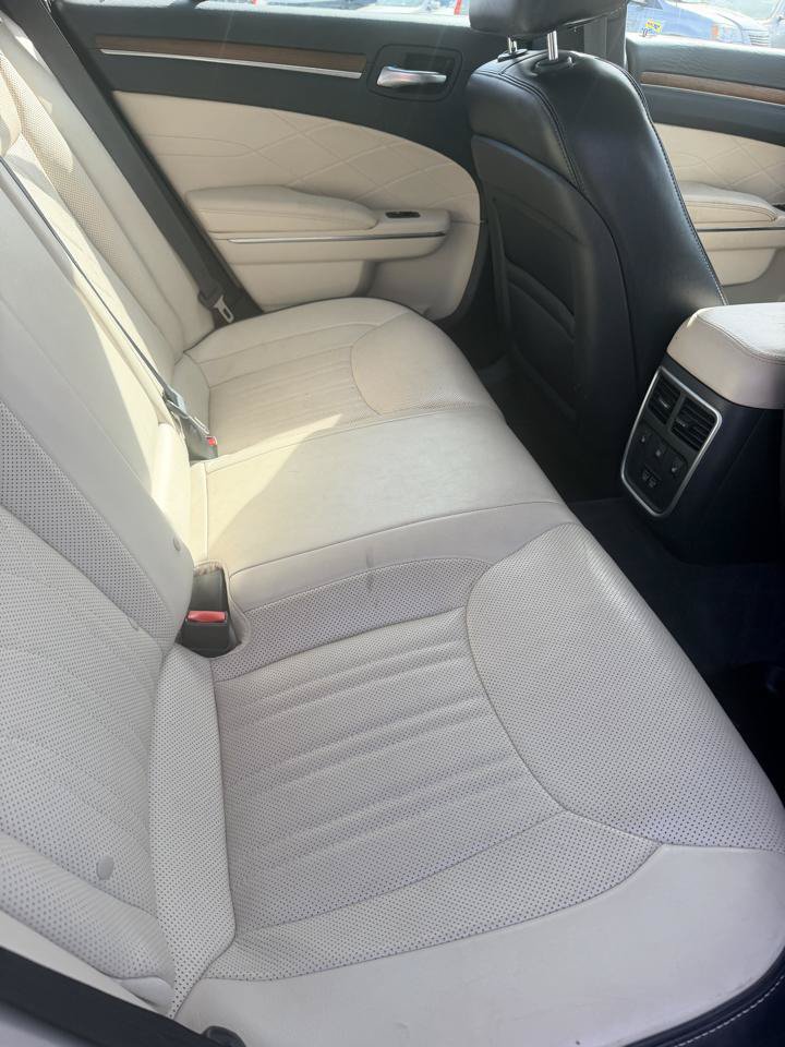 Used 2015 Chrysler 300 C Platinum w/ Light Group RWD image 13