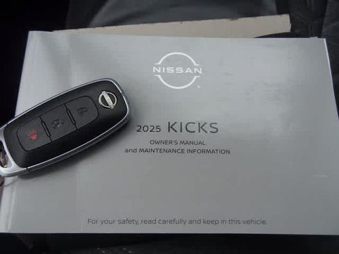 Used 2025 Nissan Kicks SV AWD/4WD image 30