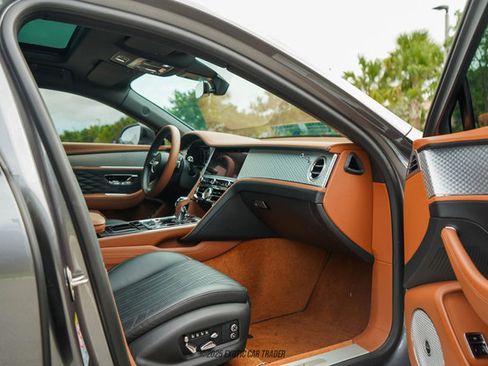 Used 2022 Bentley Flying Spur Plug-In Hybrid image 69