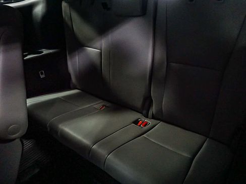 Used 2020 Toyota Highlander XLE image 25