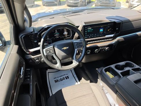 Certified 2024 Chevrolet Silverado 1500 LT AWD/4WD image 9
