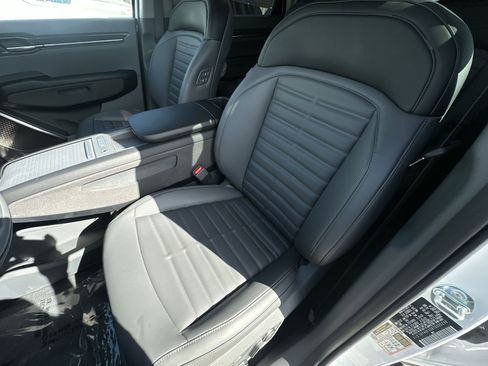 Certified 2026 Kia EV9 Land image 13