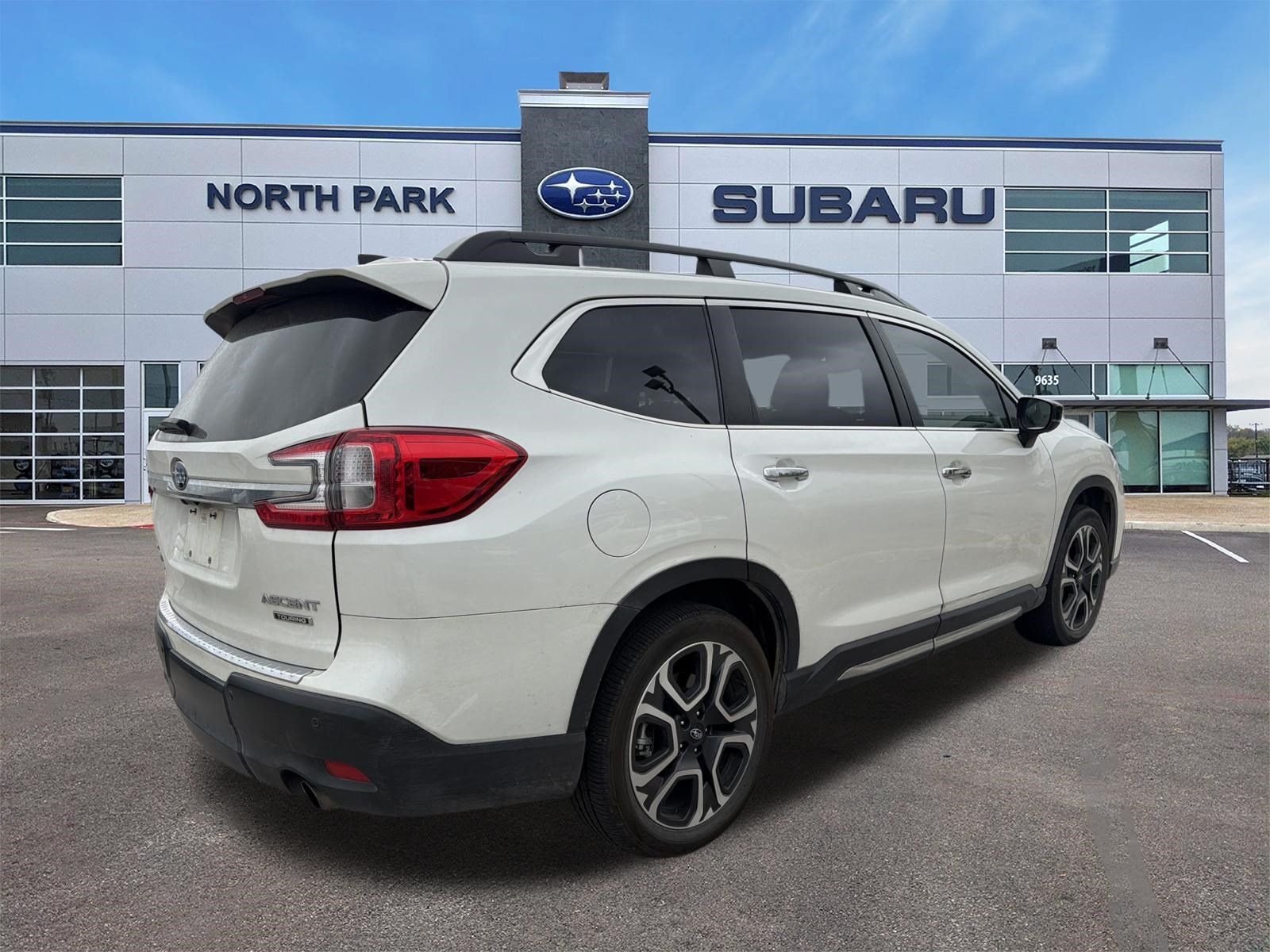 Used 2025 Subaru Ascent Touring AWD/4WD image 3