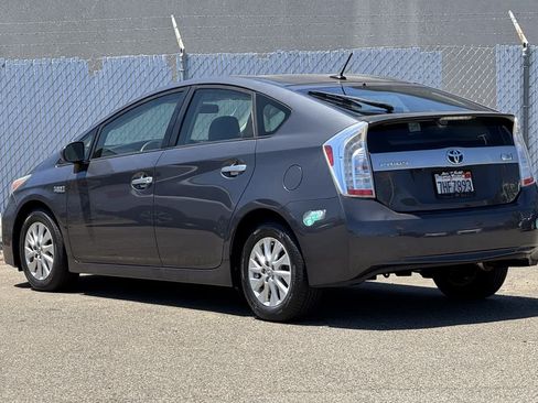 Used 2015 Toyota Prius Prime Plug-In Hybrid FWD image 5