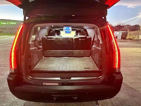 Used 2016 Cadillac Escalade ESV Luxury image 26