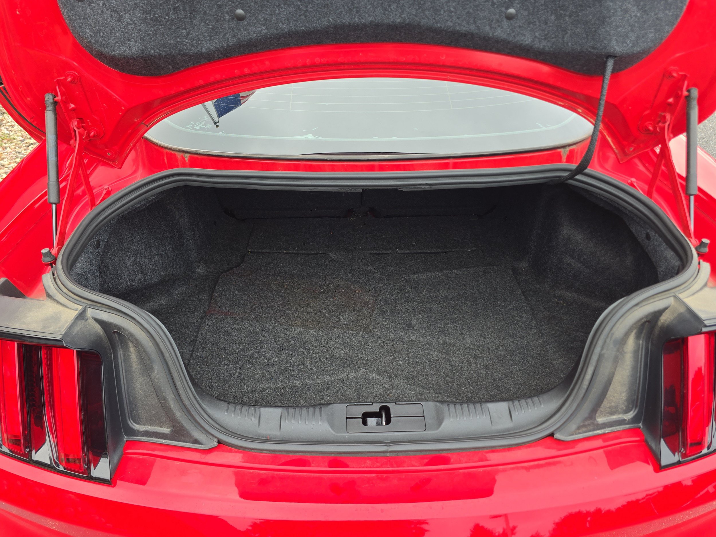 Used 2017 Ford Mustang Coupe RWD image 17