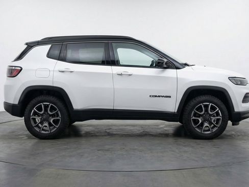 Used 2025 Jeep Compass Trailhawk w/ Trailer Tow Group AWD/4WD image 11