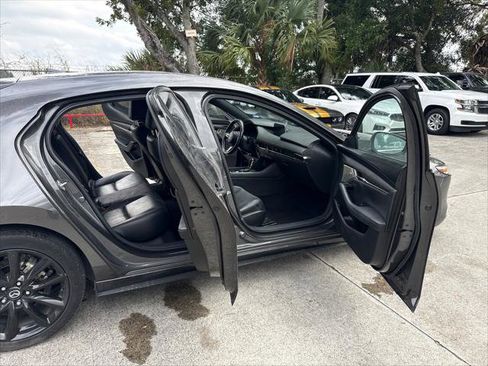 Used 2019 MAZDA MAZDA3 Hatchback w/ Premium Package image 13