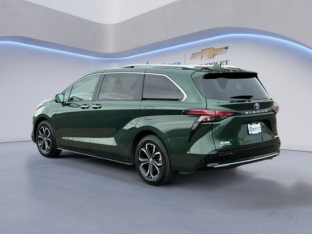 Used 2025 Toyota Sienna Platinum AWD/4WD image 3
