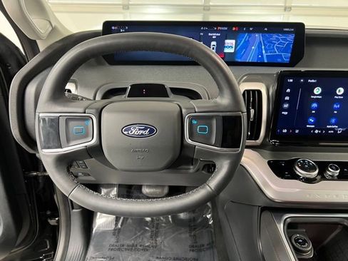 Used 2025 Ford Expedition Active AWD/4WD image 26