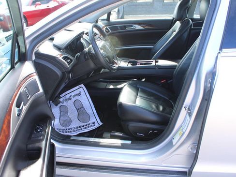 Used 2013 Lincoln MKZ image 11