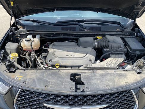Used 2023 Chrysler Pacifica Touring-L FWD image 29
