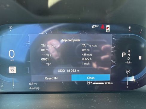 Used 2025 Volvo XC40 B5 Plus AWD/4WD image 28