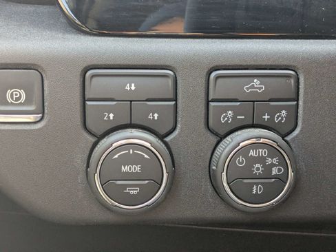 Used 2025 Chevrolet Silverado 2500 LT w/ Convenience Package AWD/4WD image 26