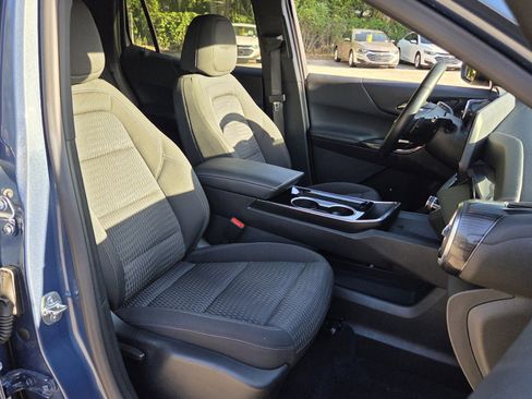 Certified 2025 Chevrolet Equinox LT FWD image 22