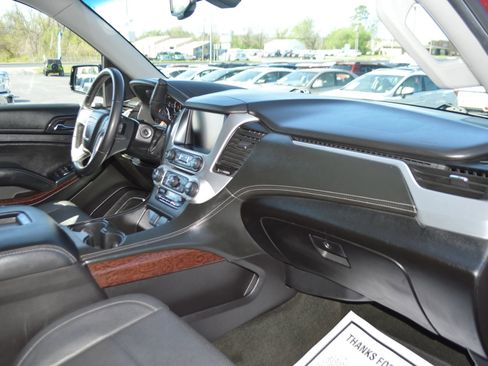 Used 2017 GMC Yukon XL SLE w/ SLE Value Package AWD/4WD image 24