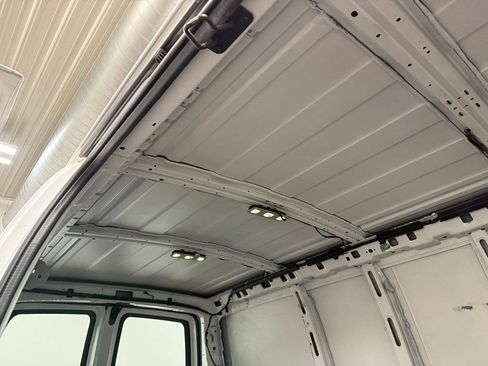 Used 2017 GMC Savana 2500 image 18