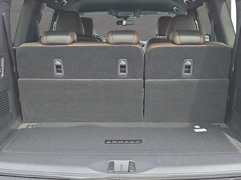 Used 2025 Nissan Armada SL w/ Captain's Chari Seat Package image 12