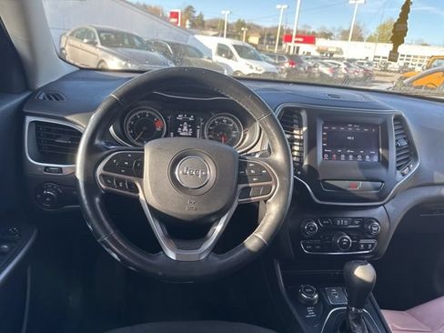 Used 2019 Jeep Cherokee Latitude w/ Cold Weather Group AWD/4WD image 13