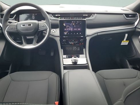 New 2025 Jeep Grand Cherokee L Laredo image 24