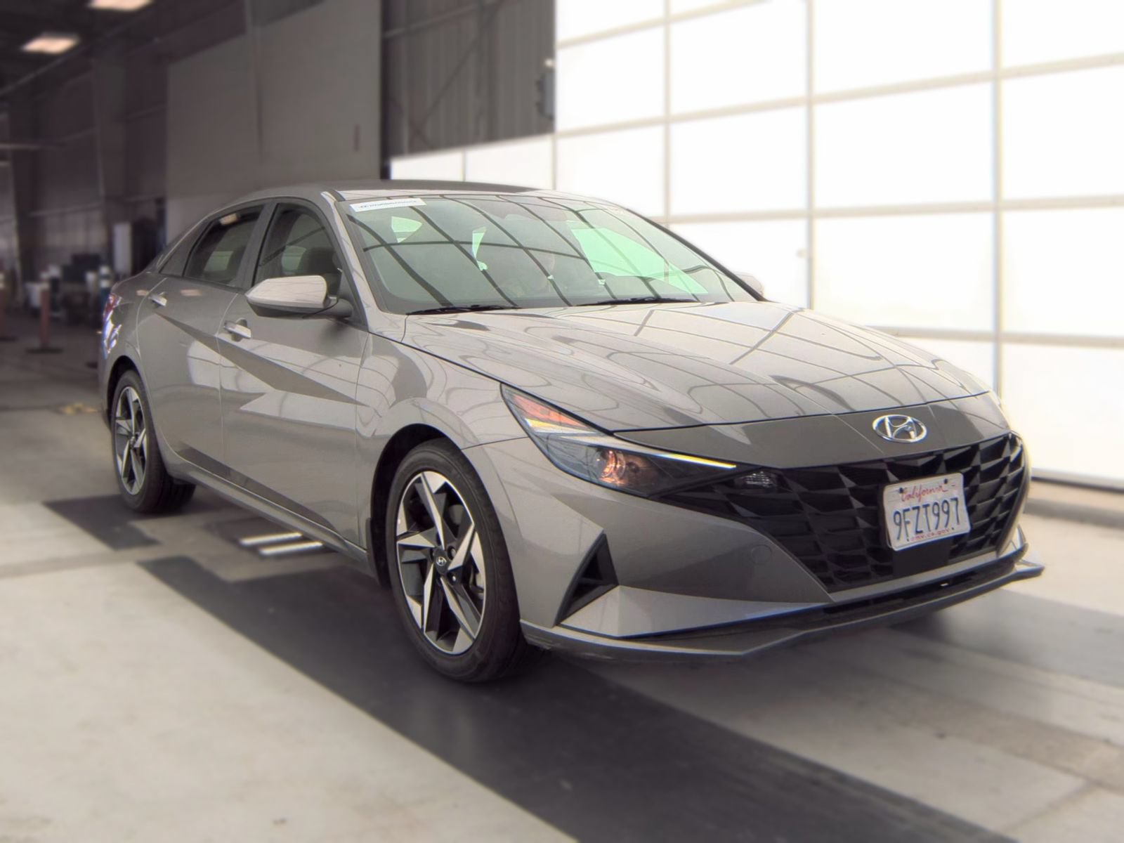 Used 2023 Hyundai Elantra SEL w/ Convenience Package FWD image 2