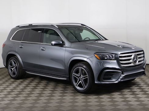 Used 2025 Mercedes-Benz GLS 450 4MATIC image 2