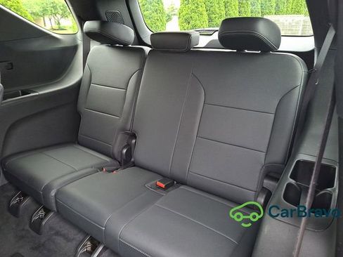Certified 2025 Chevrolet Traverse LT AWD/4WD image 11