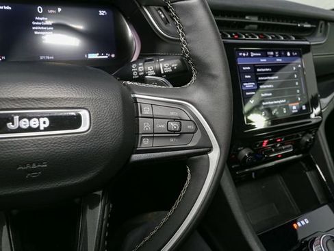 Used 2023 Jeep Grand Cherokee L Laredo image 34