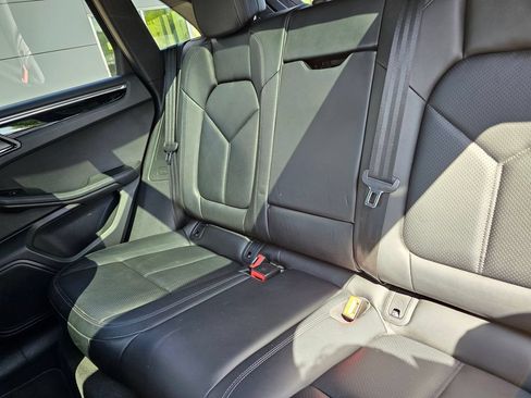 Used 2025 Porsche Macan AWD/4WD image 17