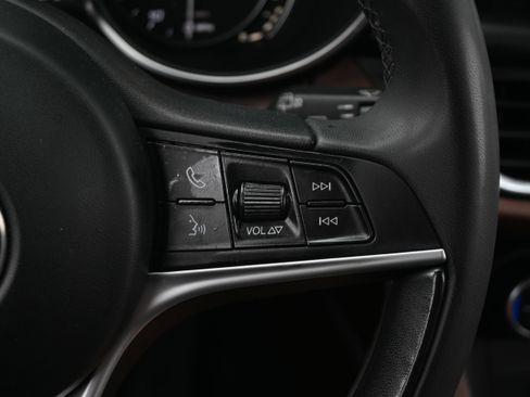 Used 2018 Alfa Romeo Stelvio AWD image 16