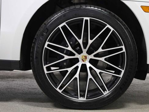 Certified 2026 Porsche Macan AWD/4WD image 12
