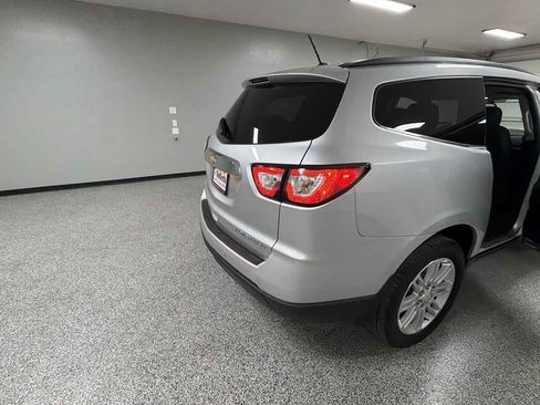 Used 2015 Chevrolet Traverse LT w/ Style and Technology Package image 25