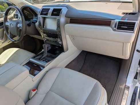 Used 2019 Lexus GX 460 Premium w/ Premium Package AWD/4WD image 24