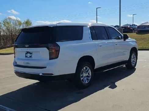 New 2026 Chevrolet Suburban LS RWD image 8