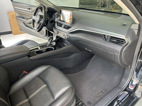 Used 2023 Nissan Altima 2.5 SR image 13