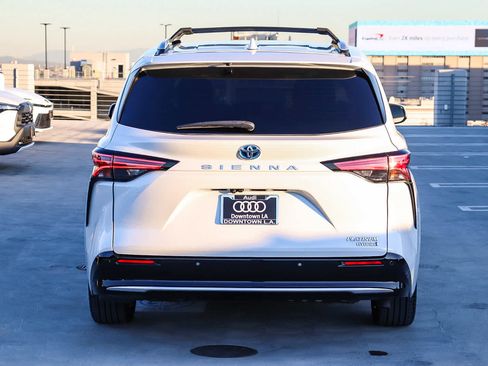Used 2022 Toyota Sienna Platinum image 5
