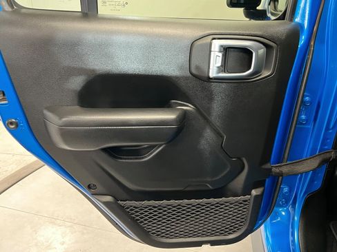 Used 2022 Jeep Wrangler Unlimited Rubicon w/ LED Lighting Group image 19