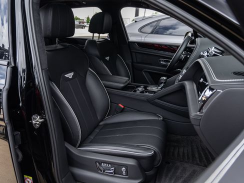 Used 2023 Bentley Bentayga AWD/4WD image 47