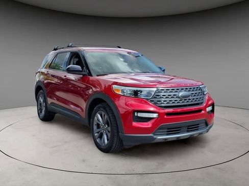 Used 2023 Ford Explorer XLT w/ Equipment Group 202A AWD/4WD image 14