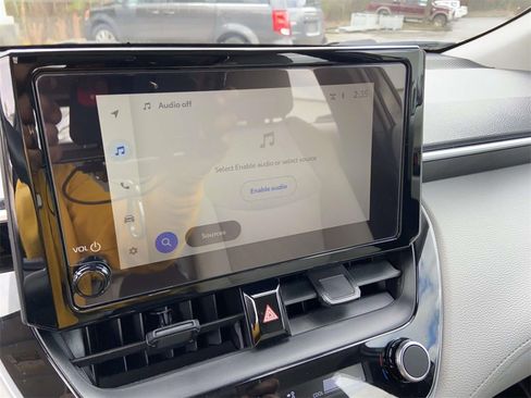 Used 2025 Toyota Corolla Cross L image 20