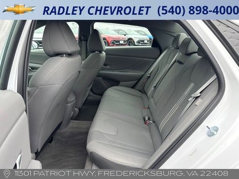 Used 2025 Hyundai Elantra SEL image 19