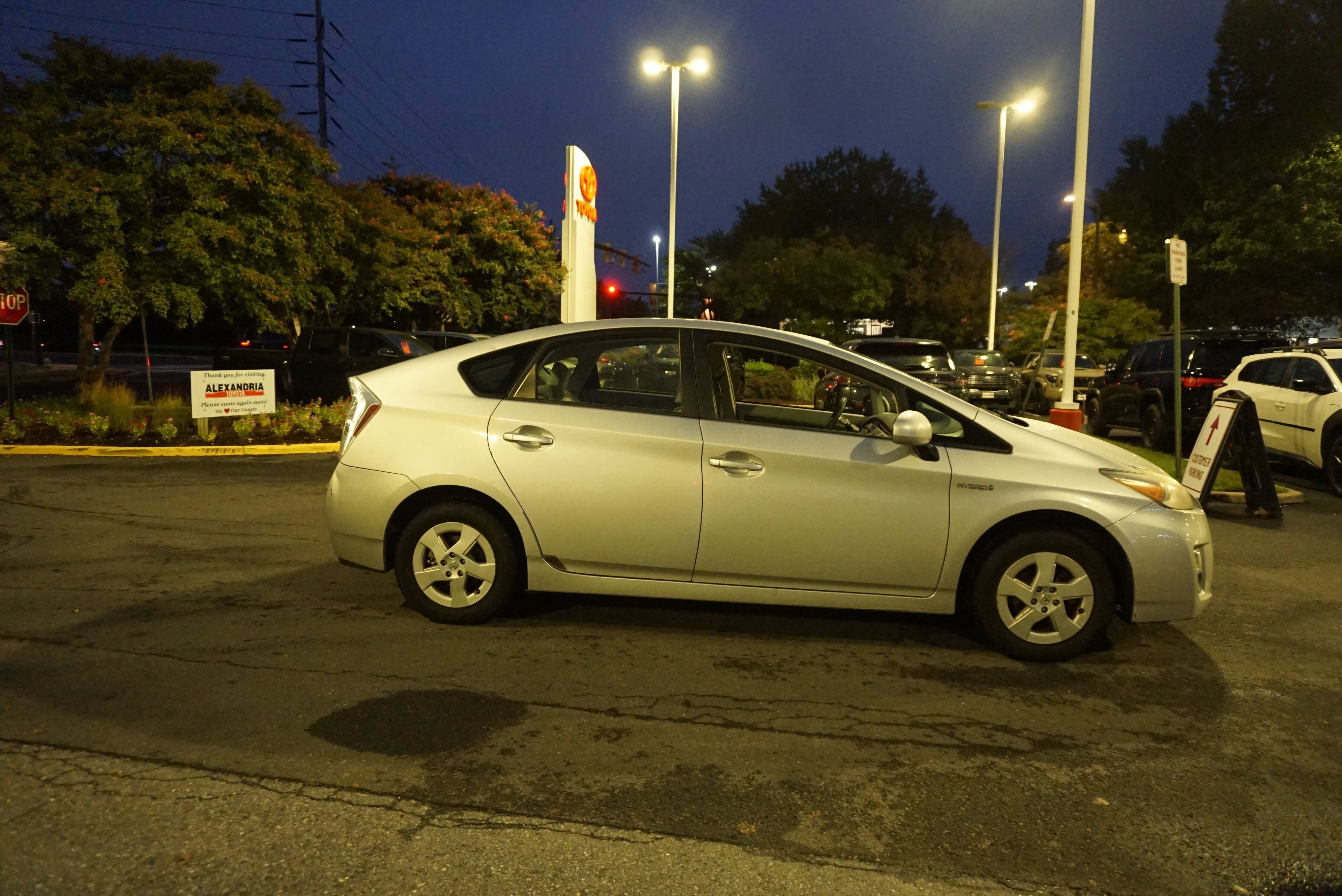 Used 2010 Toyota Prius Two FWD image 2