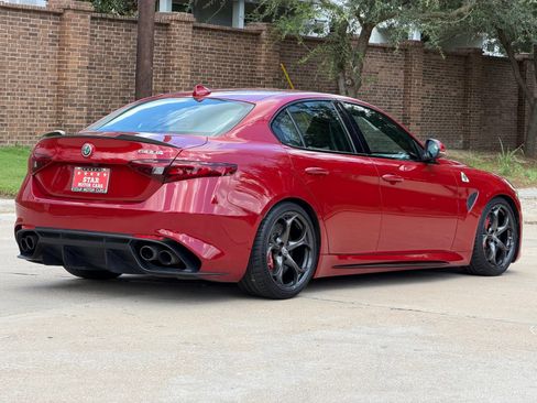 Used 2017 Alfa Romeo Giulia Quadrifoglio RWD image 12