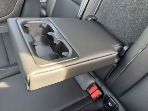 Used 2023 Volvo XC40 B5 Plus w/ Climate Package image 10