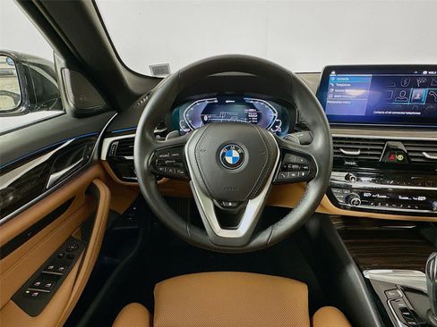 Used 2023 BMW 530e xDrive w/ Premium Package image 11