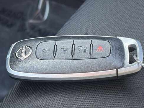 Used 2025 Nissan Versa SV image 21