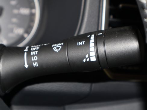 Used 2022 Nissan Frontier SV image 25