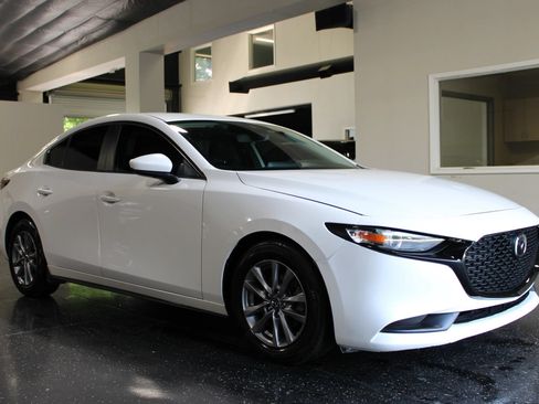 Used 2020 MAZDA MAZDA3 Sedan FWD image 1